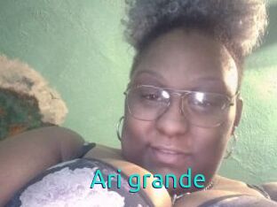 Ari_grande